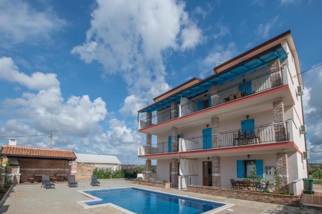 Lina Apartment *